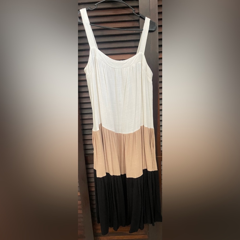 Beautiful Mid Dress Tri-Color.